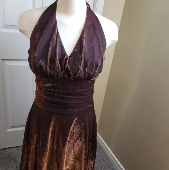 Gown - Picture 3 of 6